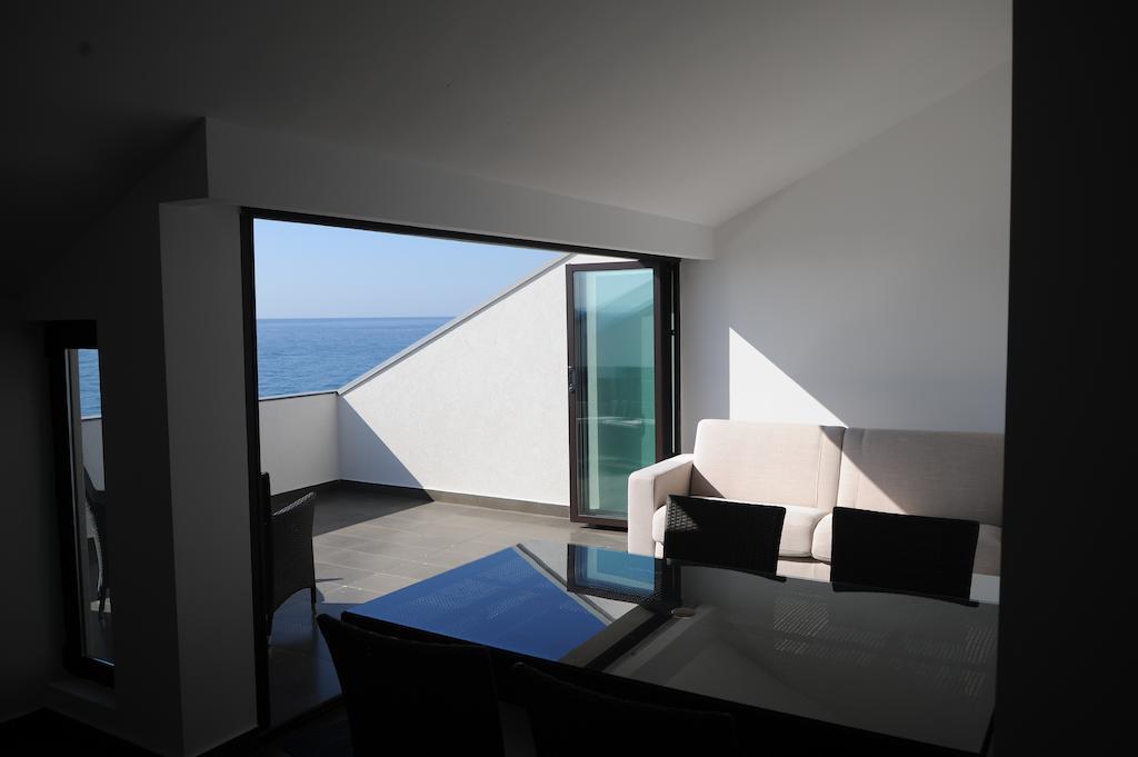 The Roof On The Sea Apartment Fondachello  Exterior photo