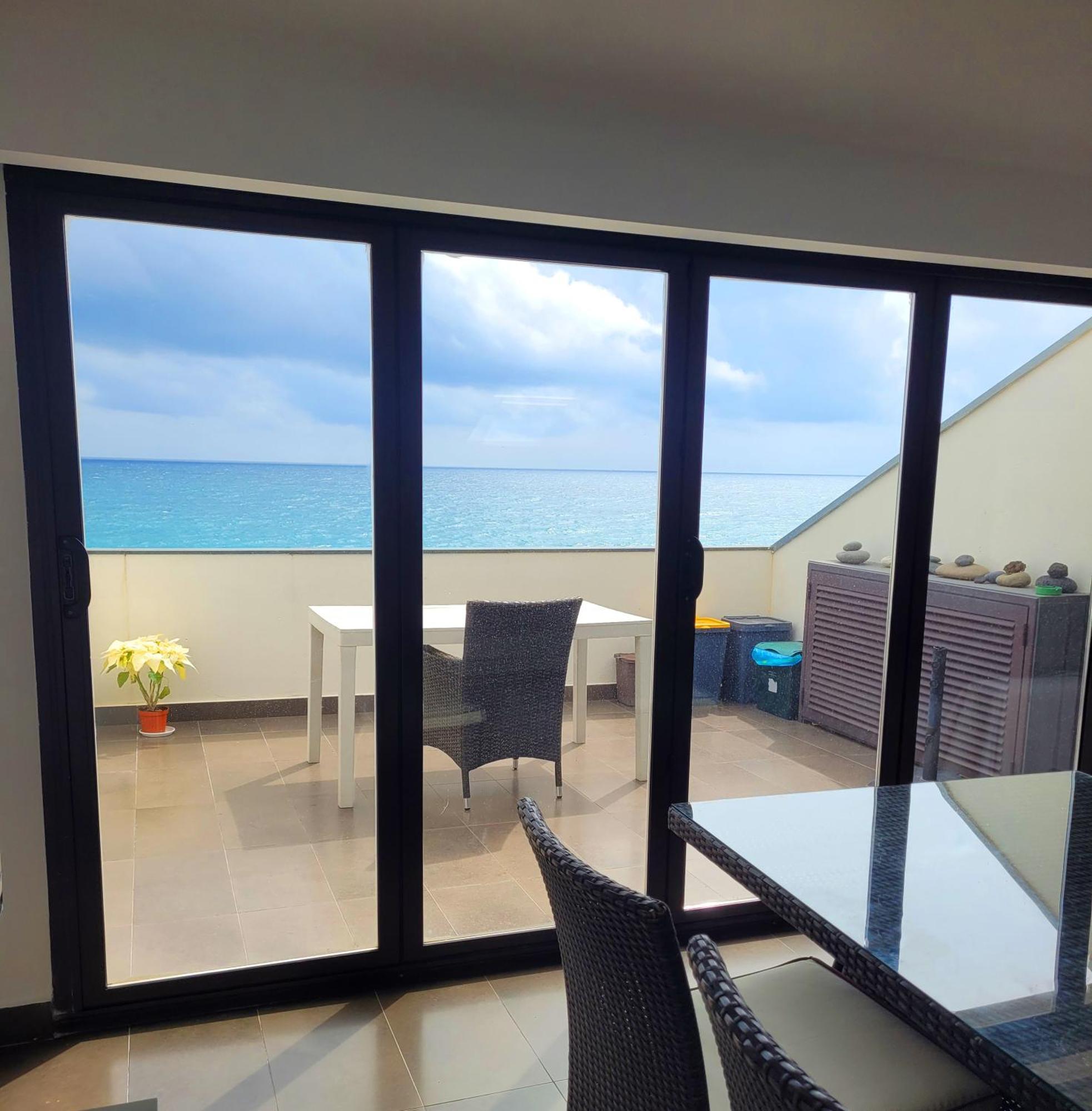 The Roof On The Sea Apartment Fondachello  Exterior photo