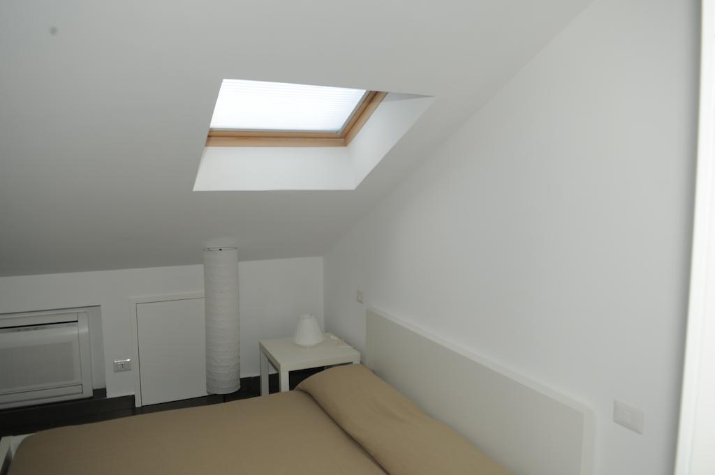 The Roof On The Sea Apartment Fondachello  Room photo