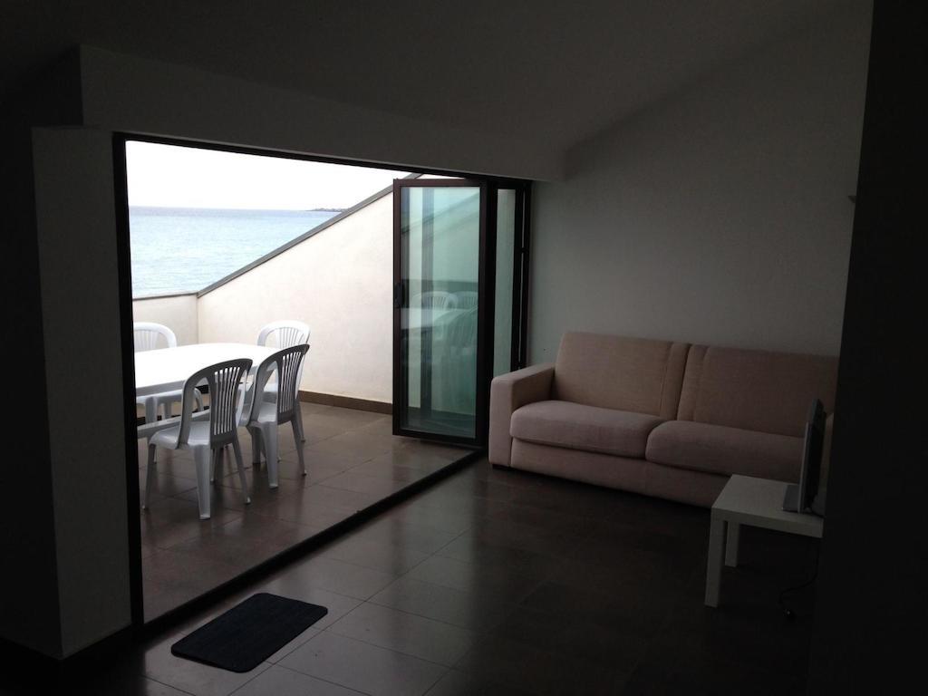 The Roof On The Sea Apartment Fondachello  Room photo